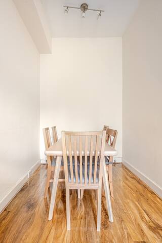 Lovely spacious 2 bed, 2 bath, overlooking Meadows gallery image 3