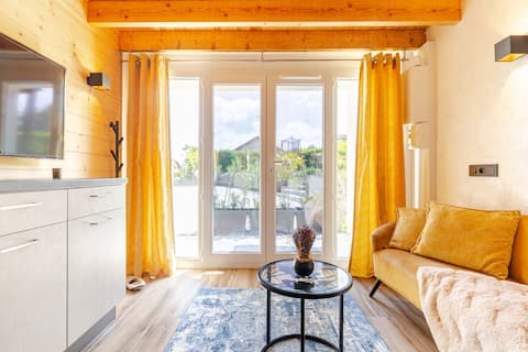 Chalet atmosphere with a hot tub!