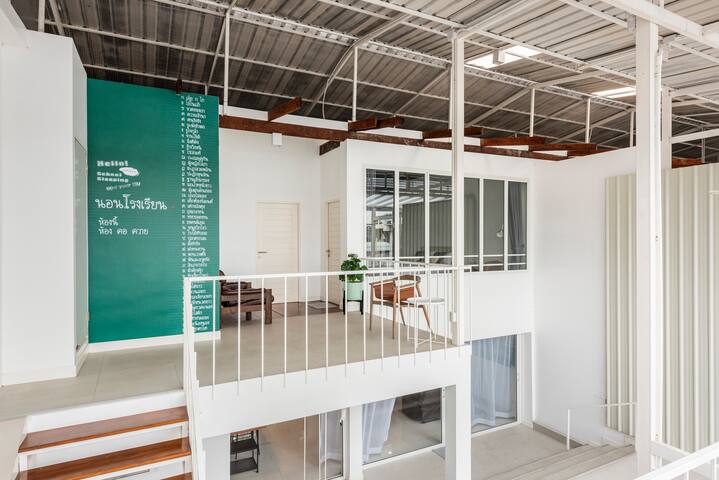 Romantic Villa by canal near BTS Onnut BKK. gallery image 5