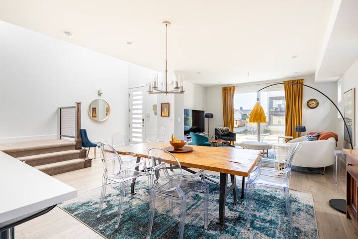 3-Story Home, Near Airport & Wilderness Preserve gallery image 2