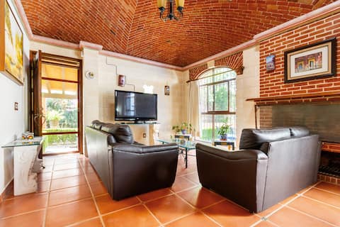 Top performing Airbnb: The house of the aunts. in Tequisquiapan