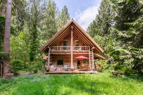 Custom Log House w/ Sauna in Private Serene Forest