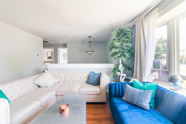 Big Stylish Pet Friendly Home Near Newport & Navy gallery image 5