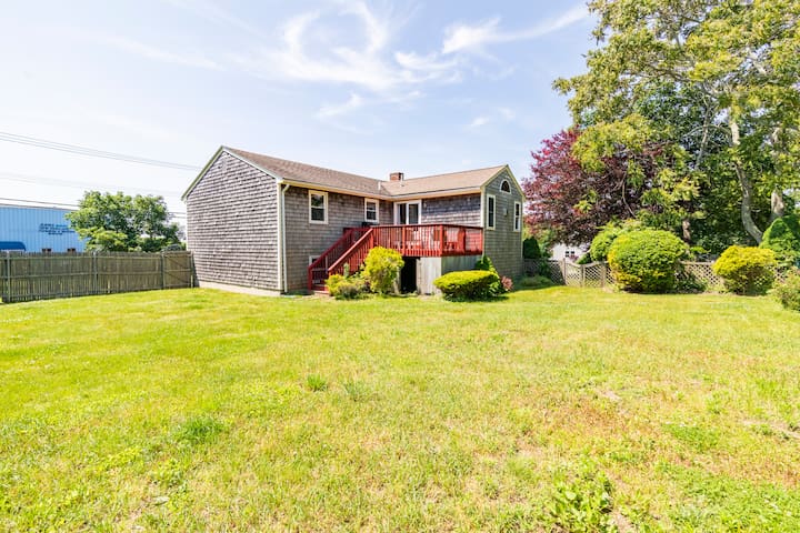 Big Stylish Pet Friendly Home Near Newport & Navy gallery image 2