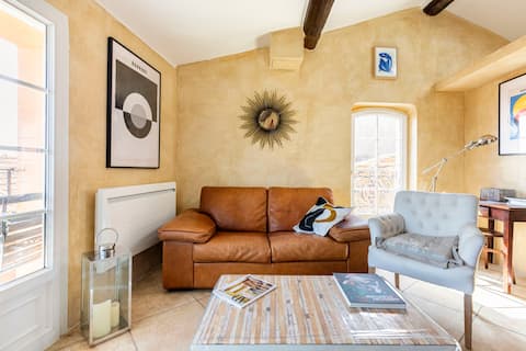 Top performing Airbnb: Bella Vista panoramic sea view characterful house in Cagnes Sur Mer