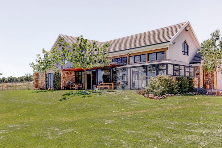 Cape Town Villa Seaview,Mountain,Wine estate,Pool gallery image 2