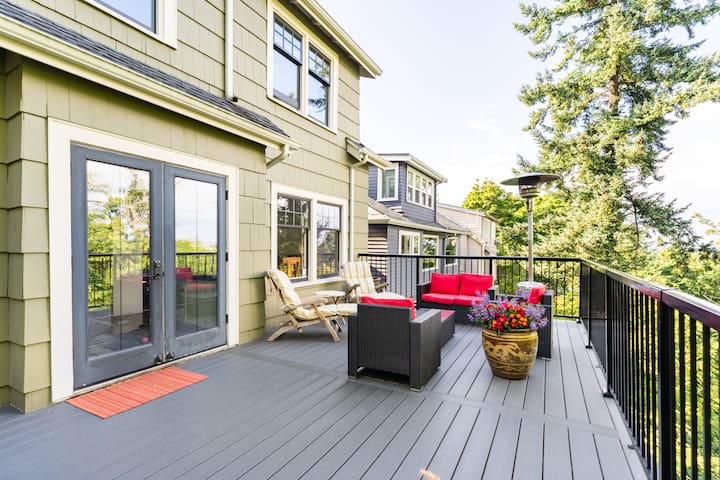 Urban Oasis on Queen Anne Hill 4 Bdr/3 Bath