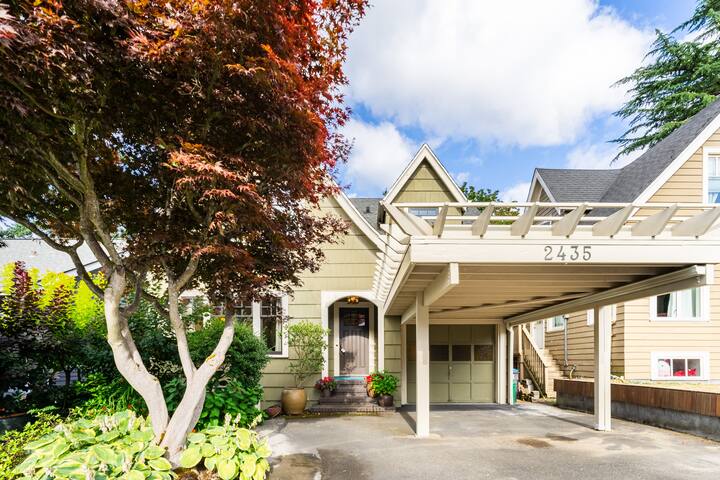 Urban Oasis on Queen Anne Hill 4 Bdr/3 Bath gallery image 4