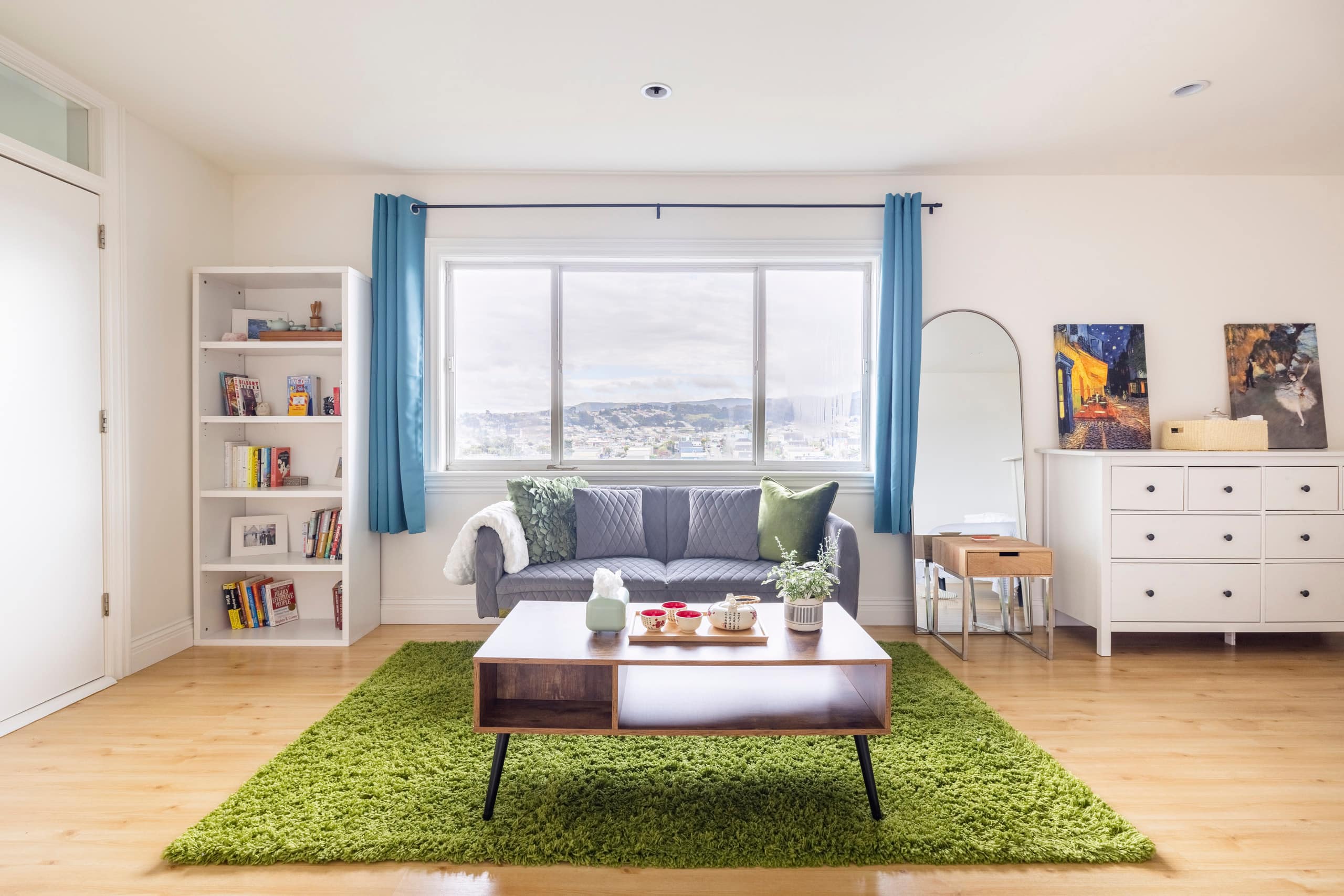 Hilltop studio w/t panoramic view, garden, parking - Image 1