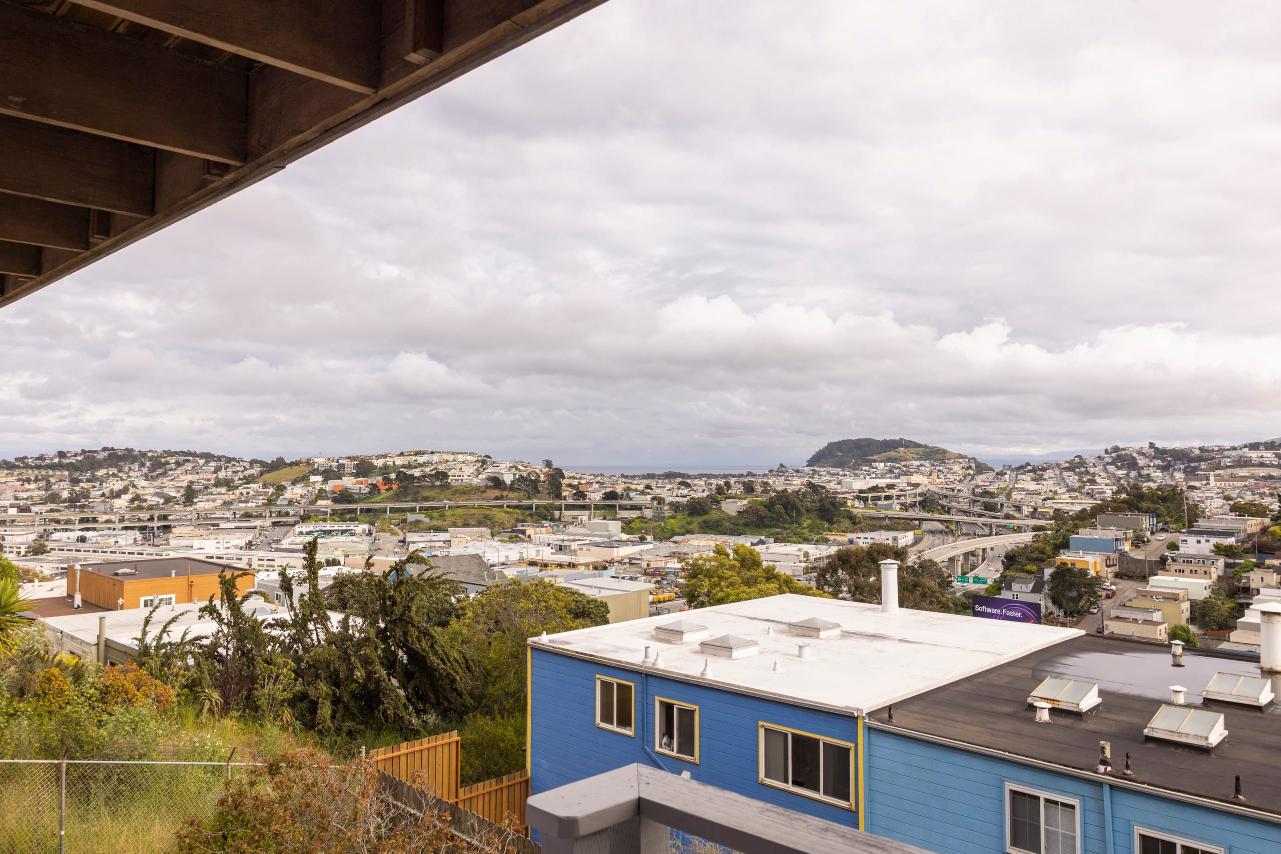Hilltop studio w/t panoramic view, garden, parking - Image 4