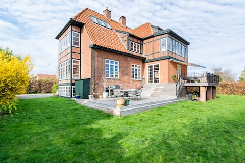 Exclusive large house close to the sea and Copenhagen.