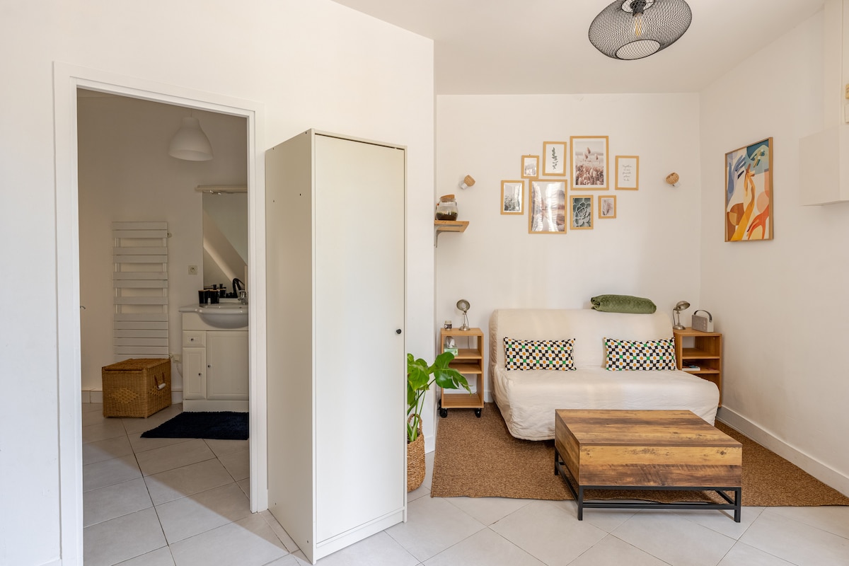Airbnb performant: Cozy studio with private terrace à Marseille