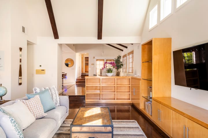 4B/4B Home: Ocean View, Sleeps 10, BBQ Grill