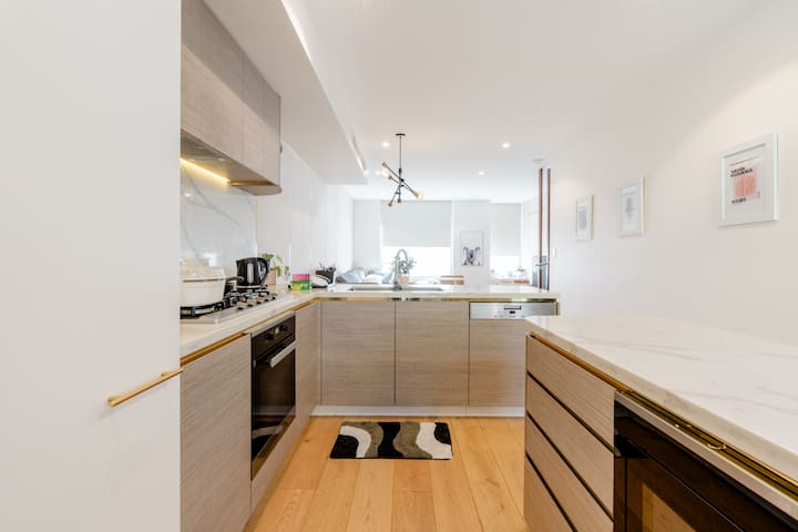 3 storey modern townhouse whole property gallery image 2