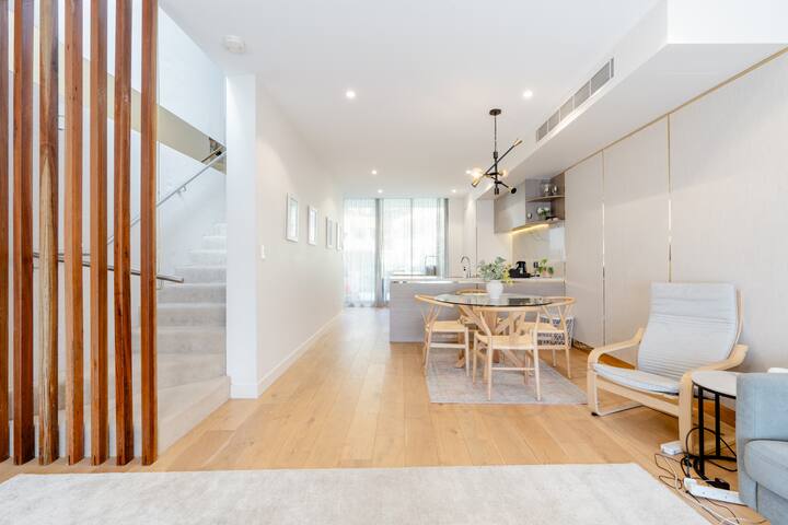 3 storey modern townhouse whole property gallery image 3