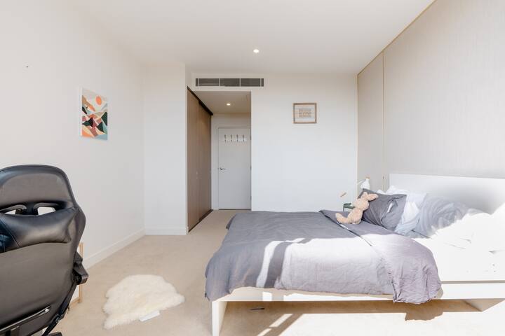 3 storey modern townhouse whole property gallery image 5