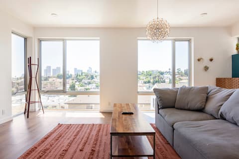 Successful Airbnb property: Modern House w Unbeatable Views by Dodger Stadium in Echo Park