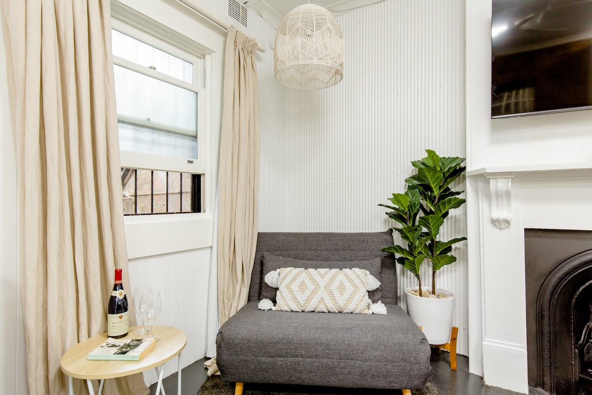 Top performing Airbnb: Surry Hills Local Retreat in Surry Hills