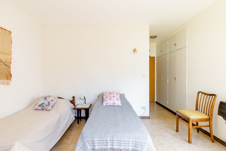 Habitación con baño privado en Villa Adelina