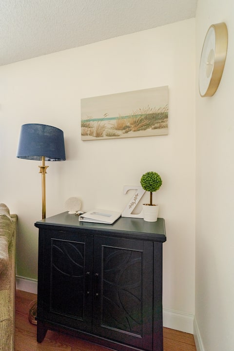 Top performing Airbnb: Enjoy SW FL; spotless 3 BR/2BA spacious home; pool in Port Charlotte