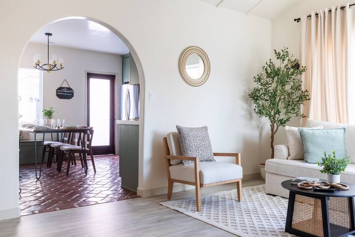 Casa Alhambra near DTLA w/Jacuzzi & King Beds gallery image 5