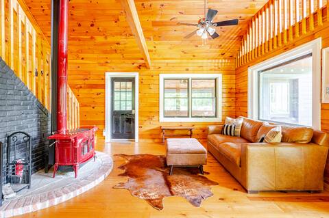 Winter Wonders Cabin: Cold Plunge, Hot Tub,  Sauna