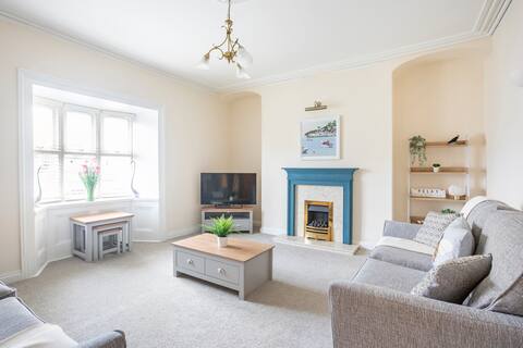 1 Marine Terrace. Town Centre next to Camel Trail