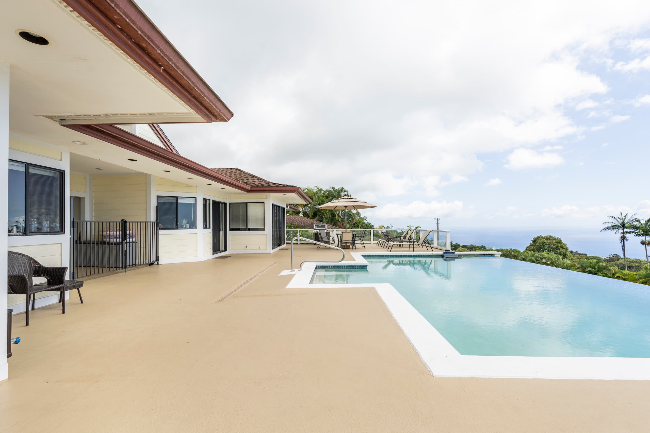 Home in Holualoa · ★4.84 · 2 bedrooms · 5 beds · 2 private baths - Image 24