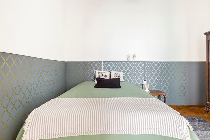 Queen ‑ ის საწოლი ოთახი №2