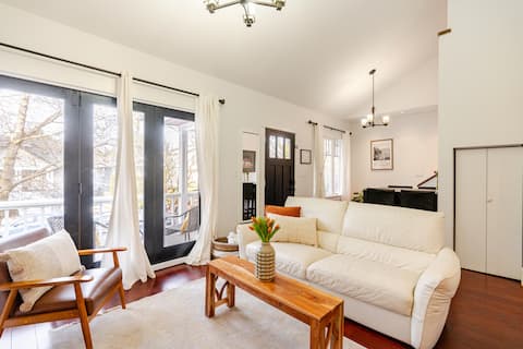 Successful Airbnb property: Vancouver 3BR Home • Very central in Kensington Cedar Cottage