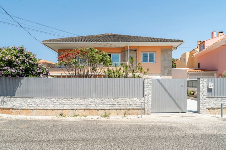 Cascais Garden Villa gallery image 2