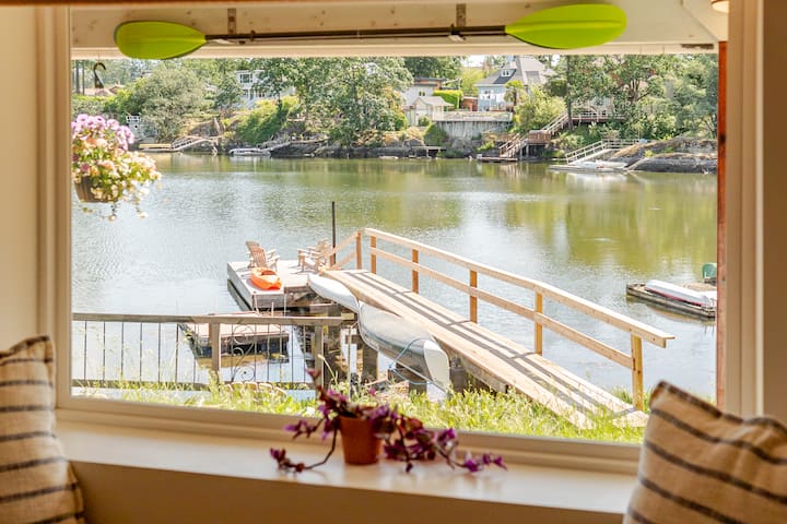 Otter Cove Waterfront Suite