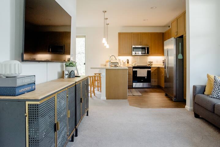 Paradise Mountain – Minutes to Beach! gallery image 5