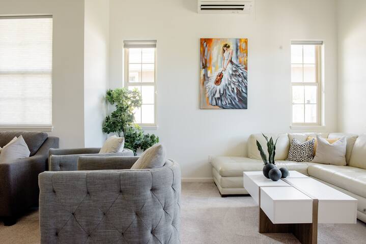 Paradise Mountain – Minutes to Beach! gallery image 3