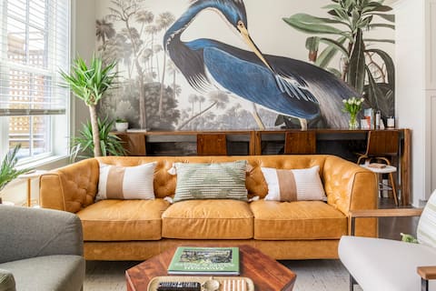 Popular Airbnb listing: New Luxury Townhouse · Savannah Riverfront in Savannah
