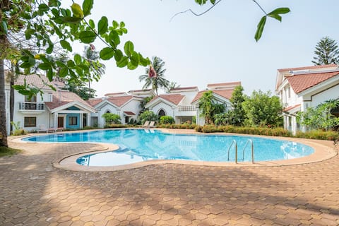 2 BHK Apt with pool, WiFi, 8 min to Baga beach
