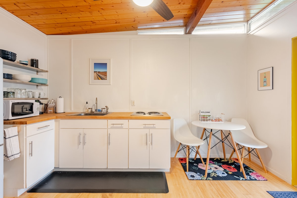 Cozy Windsor Park Casita w/ tons of natural light