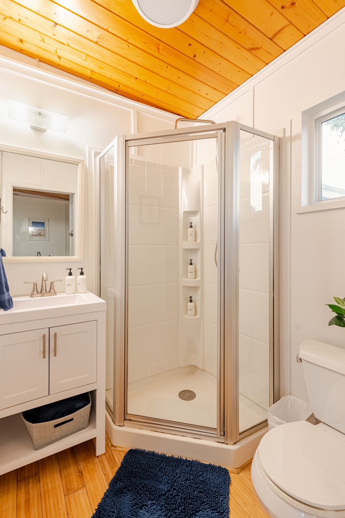 Cozy Windsor Park Casita w/ tons of natural light