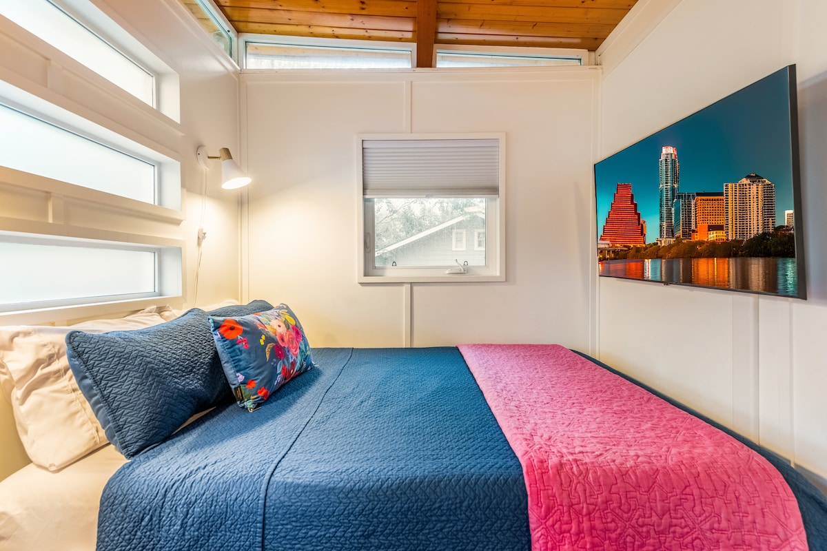 Cozy Windsor Park Casita w/ tons of natural light