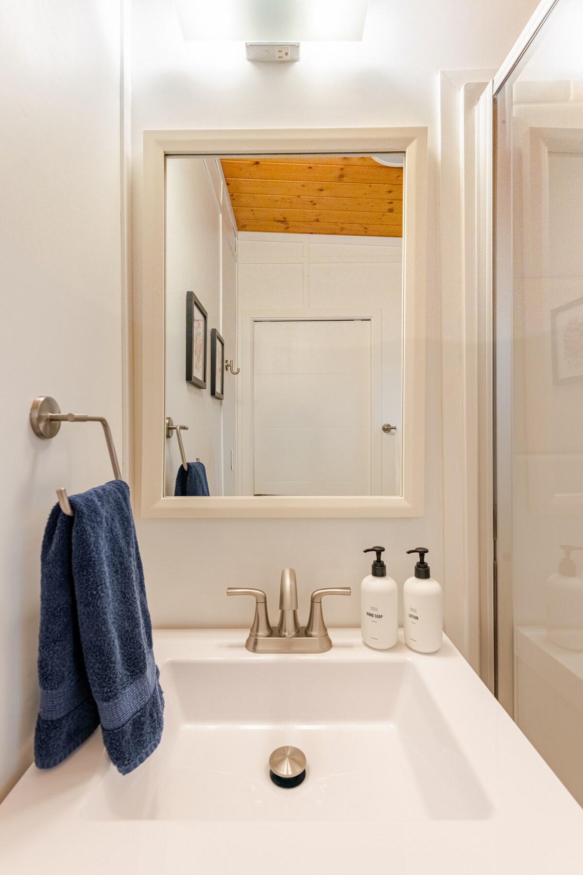 Cozy Windsor Park Casita w/ tons of natural light