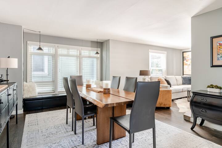 Classic Queen Anne home gallery image 3