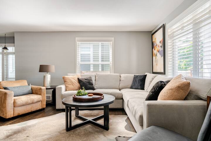 Classic Queen Anne home gallery image 2