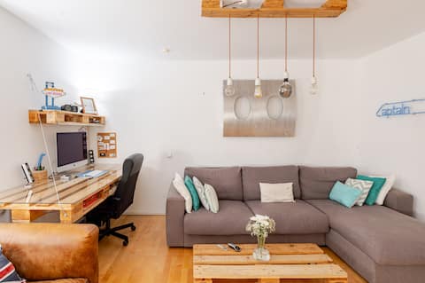 Erfolgreiche Airbnb-Immobilie: Spacious apartment and all yours! in Josephsplatz