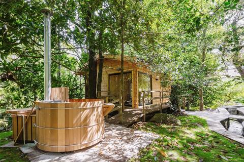 Cabin in the woods with a Nordic bathtub
