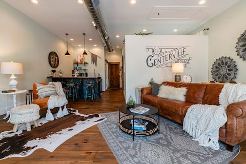 The Carriage House in Historic Uptown Centerville