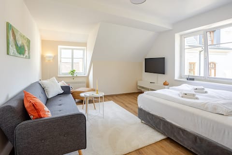 Free parking, 5 minutes to the lake,