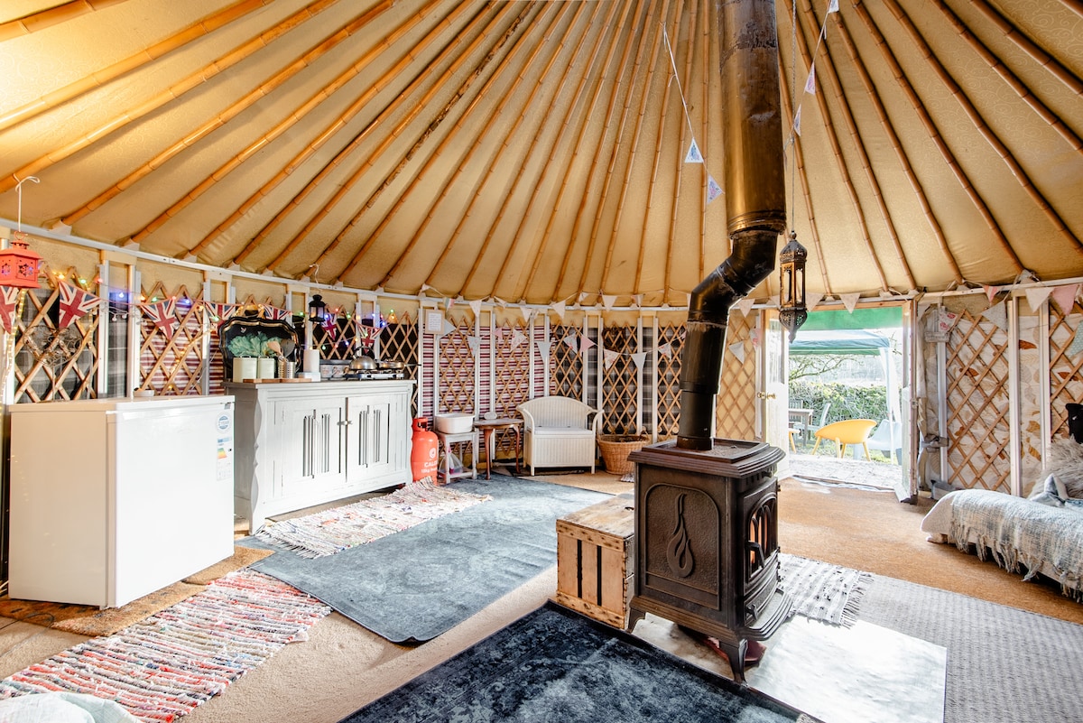 Yurts peak shop district