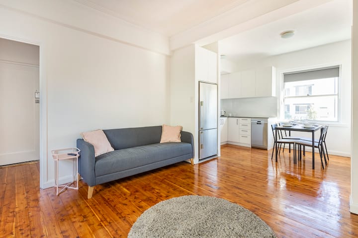 Ultimate Beach Front Location At Bondi Beach - Sydney