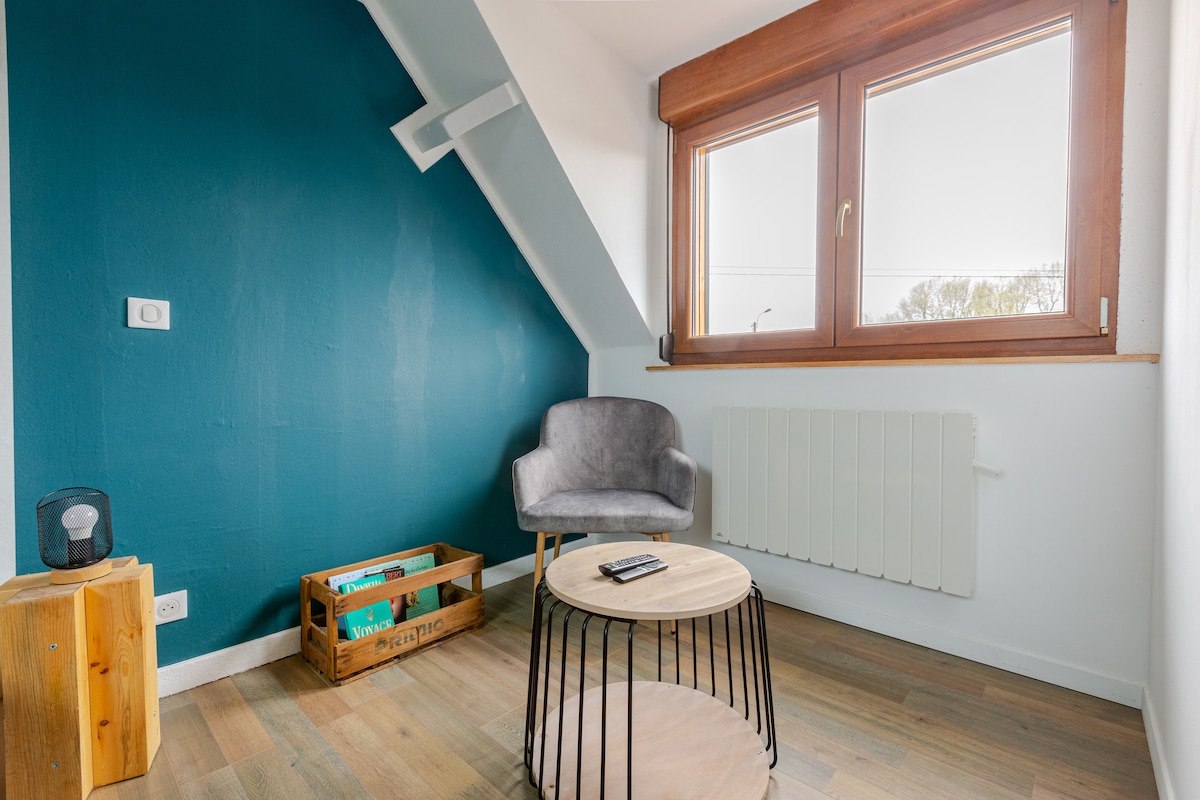 Popular Airbnb listing: industrial-style decor rental in Camiers