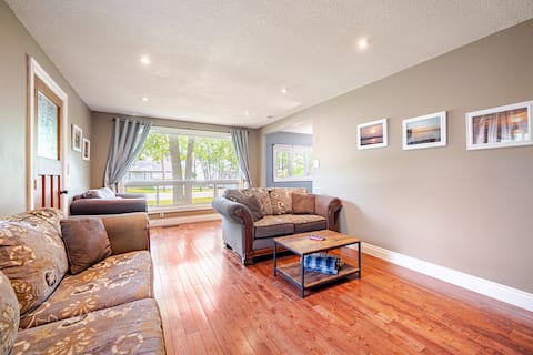 Popular Airbnb listing: Cozy Cottage Steps 2 the Water in West Carleton March